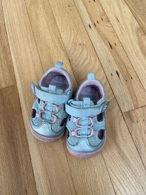 Surprize by Stride rite size 3M